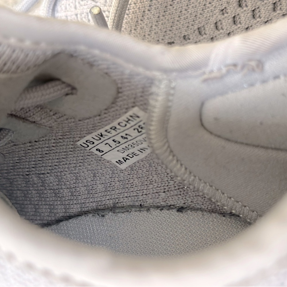 Yeezy Boost 350 V2 | Adidas - Picture 4 of 9